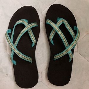 Like new Teva beach sandals